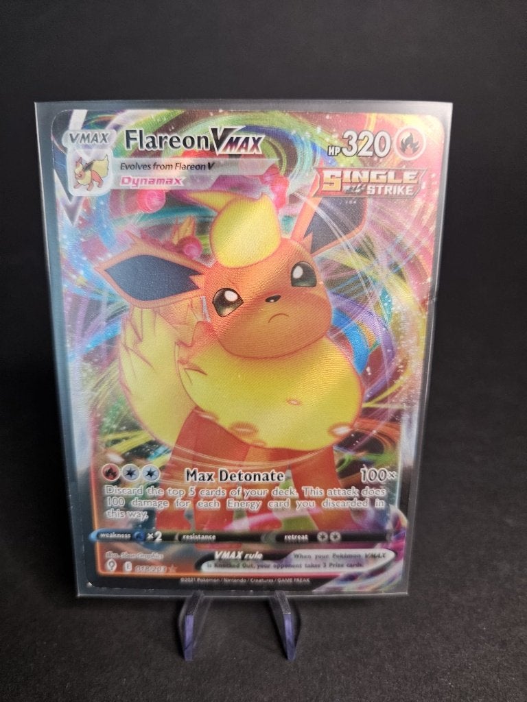 Pokémon Flareon VMAX 018/203 – Evolving Skies, Ophalen of Verzenden, Gebruikt, Losse kaart, Foil