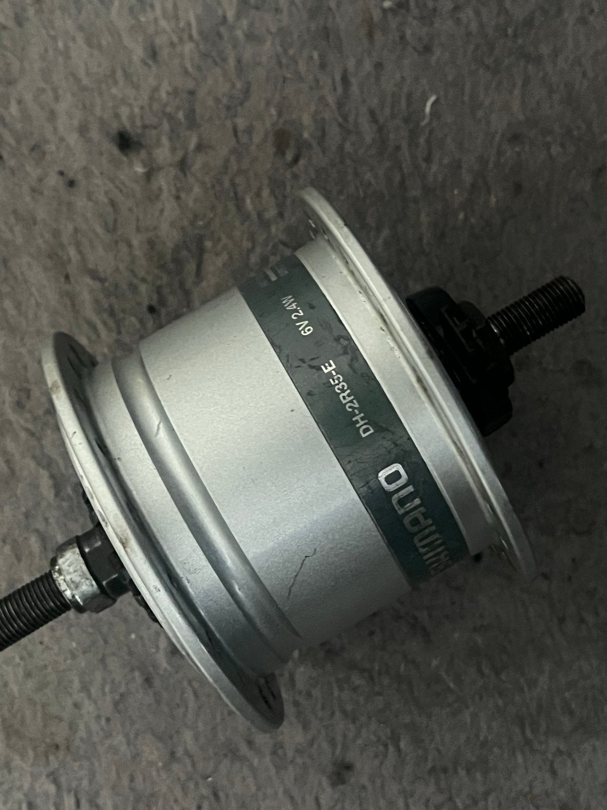 Shimano Naafdynamo DH-2R35-E 6V 2.4W gebruikt en defect, Gebruikt, Overige typen, Ophalen of Verzenden, Aluminium