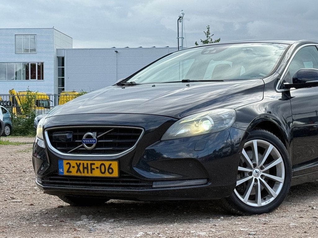 Volvo V40 2.0 D4 Summum Business/ CAMERA/ VELGEN, Voorwielaandrijving, Euro 5, Gebruikt, Zwart