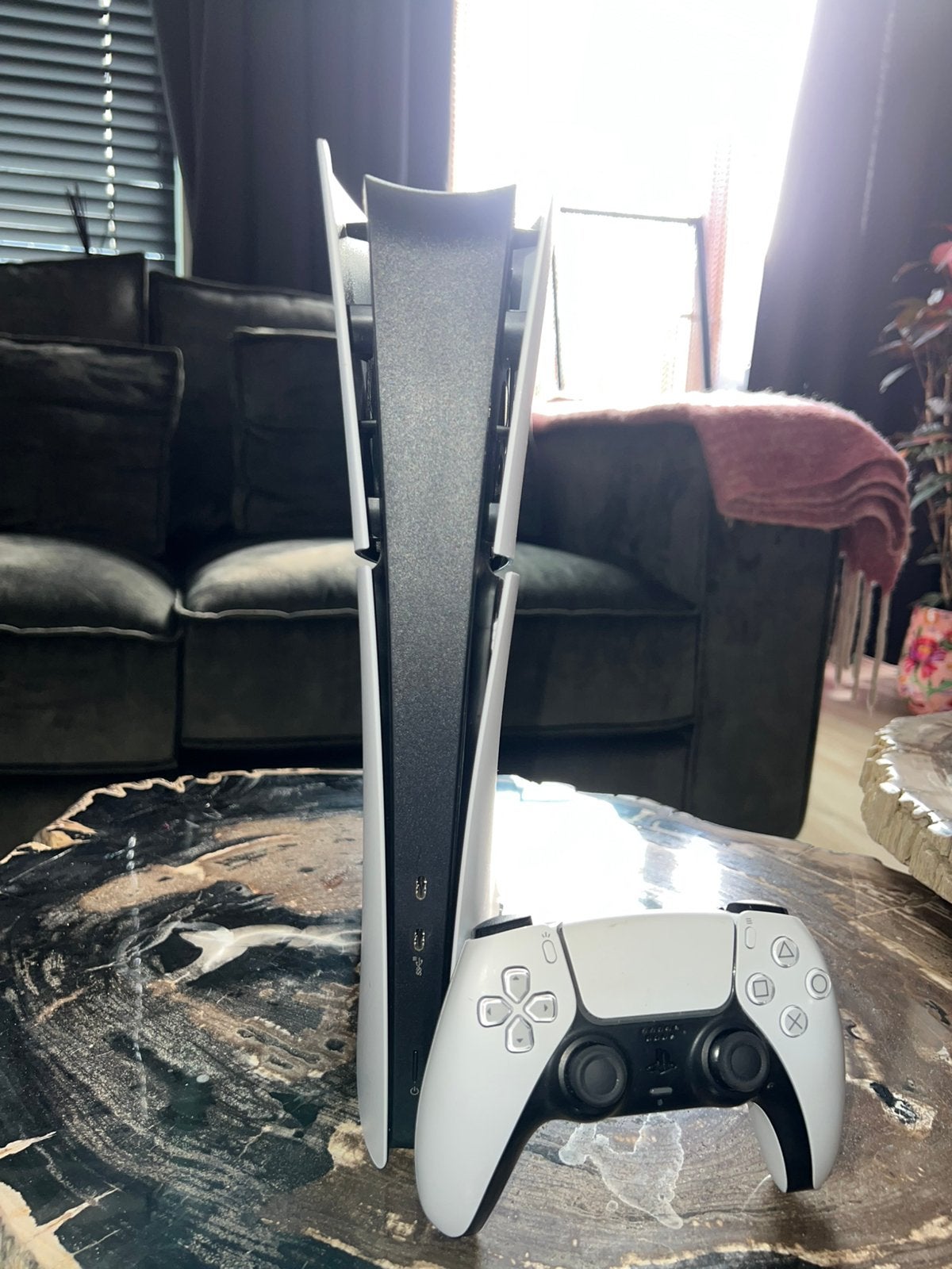 Foto 6 van PS5 Digital Edition + MSI Curved Monitor + EA FC 26