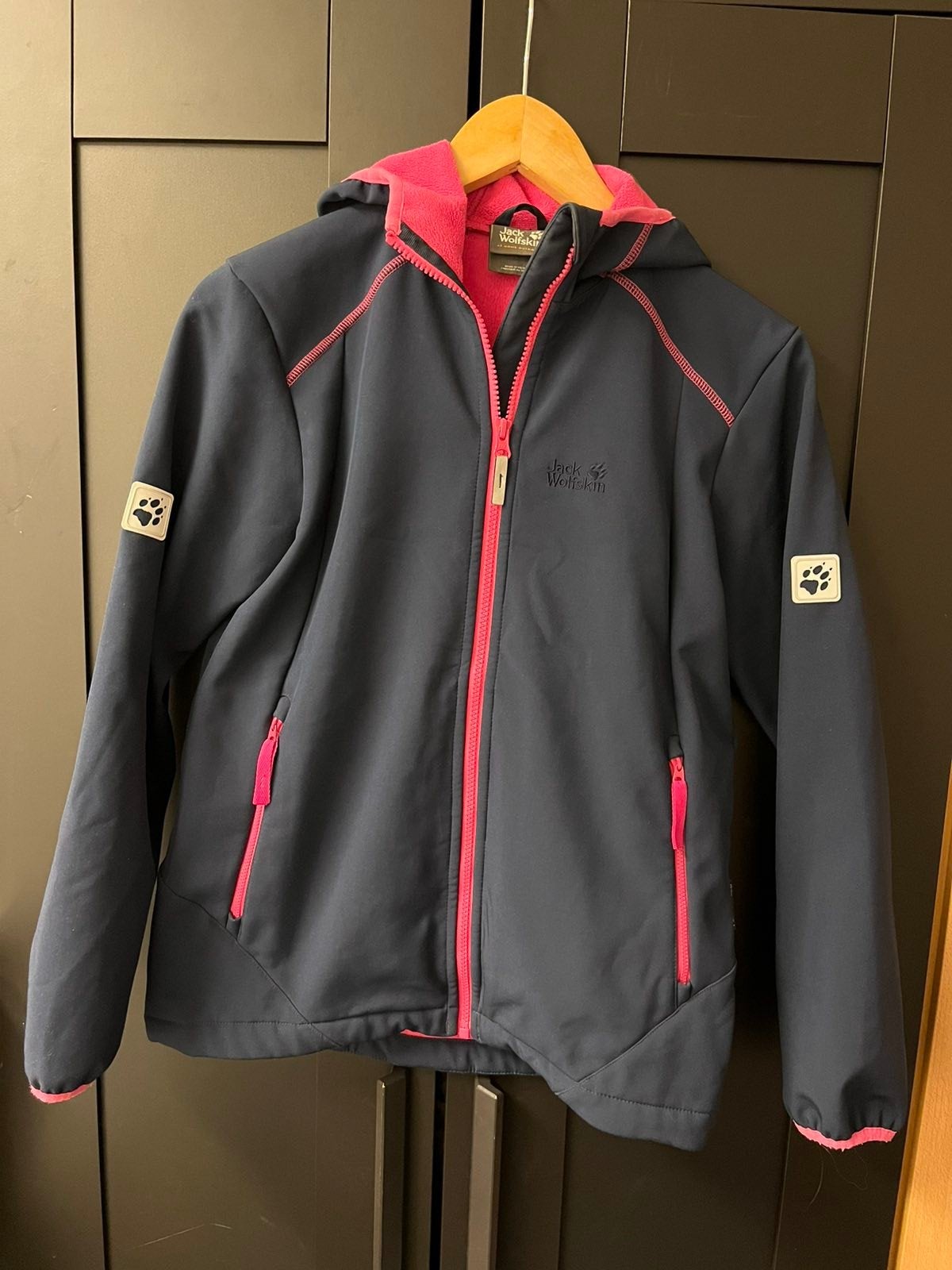 Jack Wolfskin Softshell Jas - Donkerblauw/Roze, Ophalen of Verzenden, Zo goed als nieuw, Jack Wolfskin, Jongen of Meisje