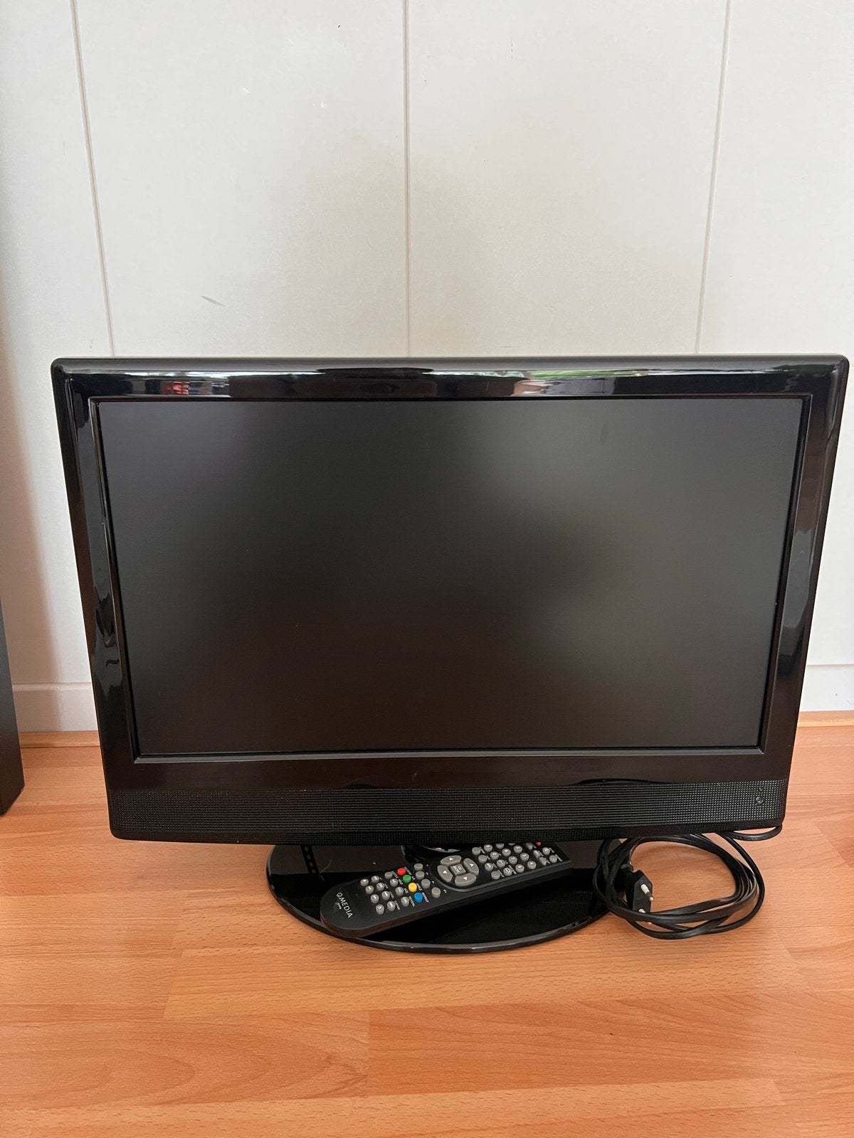 Q.MEDIA GL-2216 21.6" LCD TV met afstandsbediening, Audio, Tv en Foto, Televisies, Overige merken, Gebruikt, 50 Hz, Ophalen of Verzenden