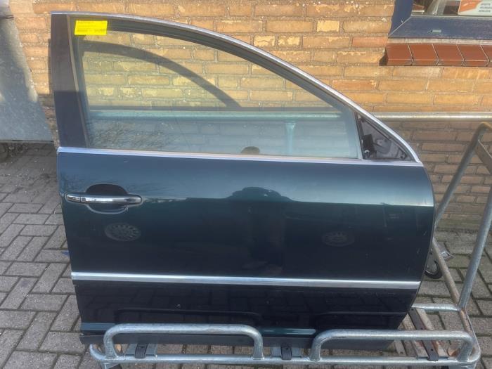 Portier 4Deurs rechts-voor van een Volkswagen Phaeton (LR6V)