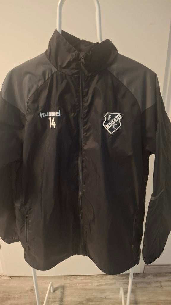 Fc Utrecht regen trainingsjas maat M, Kleding | Heren, Jassen | Winter, Maat 48/50 (M), Zwart, Ophalen of Verzenden, Zo goed als nieuw