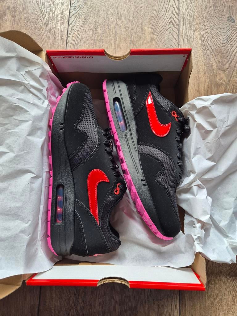 Nike Air Max 1 Valentine’s Day 2025 – Black (EU 43) | NIEUW, Kleding | Heren, Schoenen, Ophalen of Verzenden, Nieuw