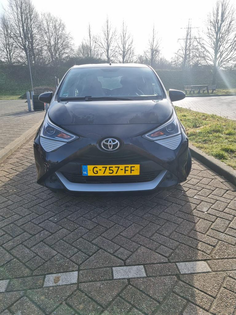 Toyota Aygo 1.0 Vvt-i 72pk 5D 2019 Zwart, Auto's, Toyota, Voorwielaandrijving, 4 stoelen, Zwart, Origineel Nederlands