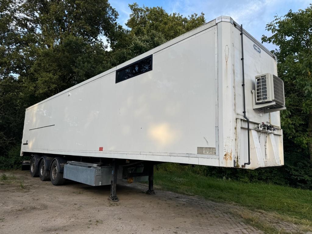 Te Koop:Trailer 12 persoons, woonklaar, douche, keuken, wc