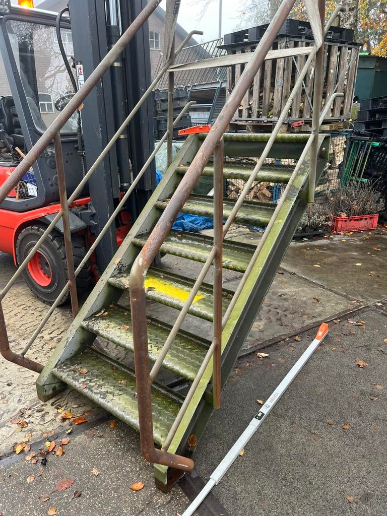 Trap 1.32 hoog gegalvaniseerd 2x leuning 7x antislip tree, Ophalen, Gebruikt, Minder dan 2 meter