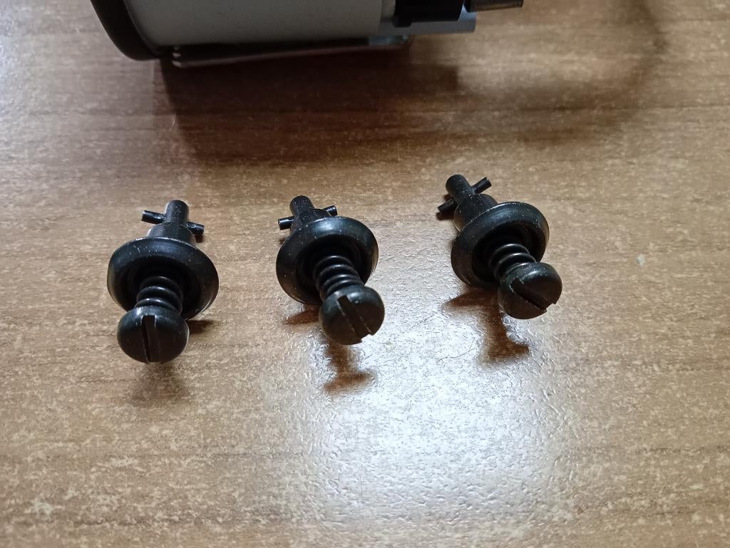 Pins for battery cover Ferrari F40, Ophalen of Verzenden