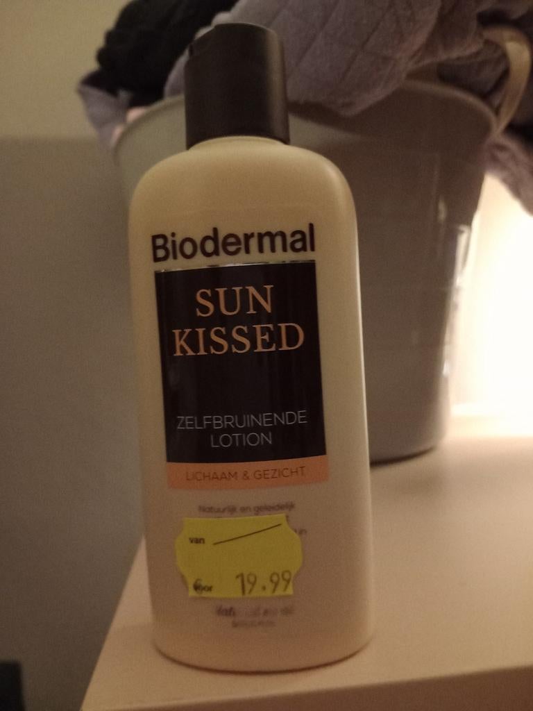 Biodermal Sun Kissed Zelfbruiner 200ml - Nieuw, Ophalen of Verzenden, Nieuw, Bodylotion, Crème of Olie