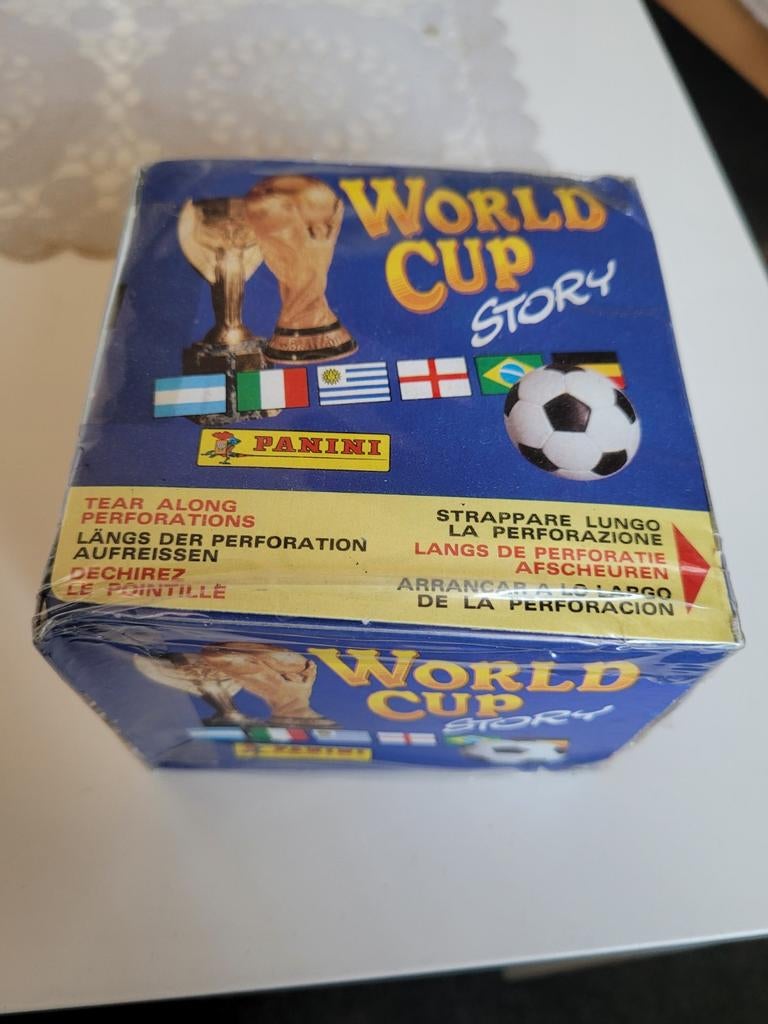 Panini box world cup, Verzamelen, Ophalen of Verzenden, Zo goed als nieuw, Buitenlandse clubs, Poster, Plaatje of Sticker