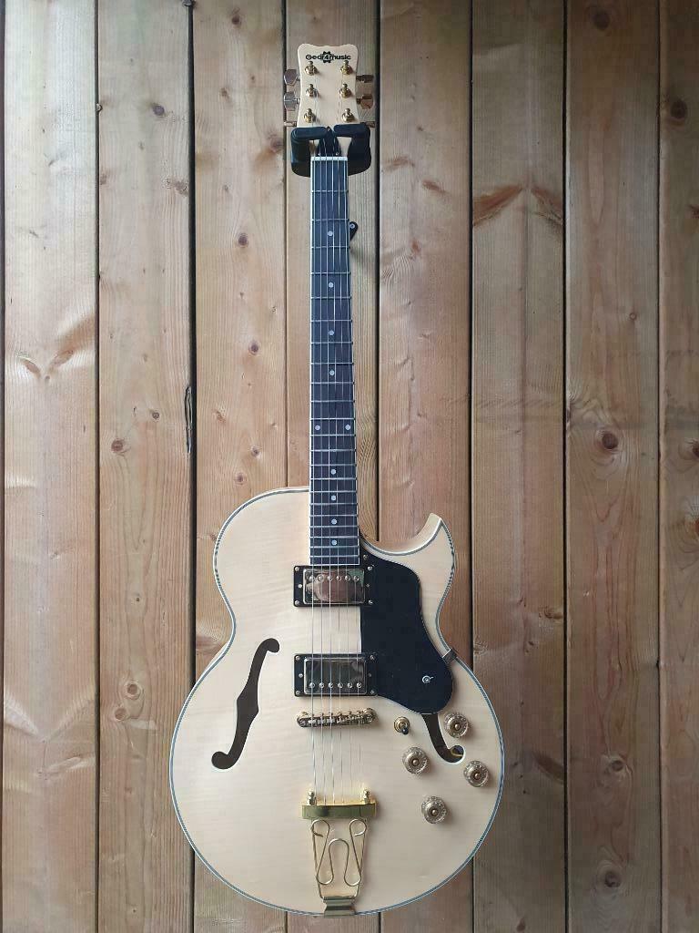 Semi-hollow / strat style guitars, Muziek en Instrumenten, Snaarinstrumenten | Gitaren | Elektrisch, Ophalen, Zo goed als nieuw