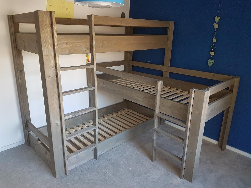 Stapelbed 3 persoons. Alle maten en kleuren mogelijk., Huis en Inrichting, Slaapkamer | Stapelbedden en Hoogslapers, Info@joabhoutenmeubels.nl