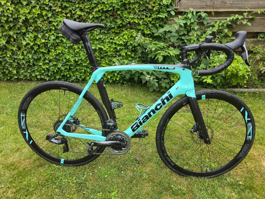 Racemonster Bianchi Oltre XR3 met SRAM Force, 28 inch, Carbon, Heren, Zo goed als nieuw