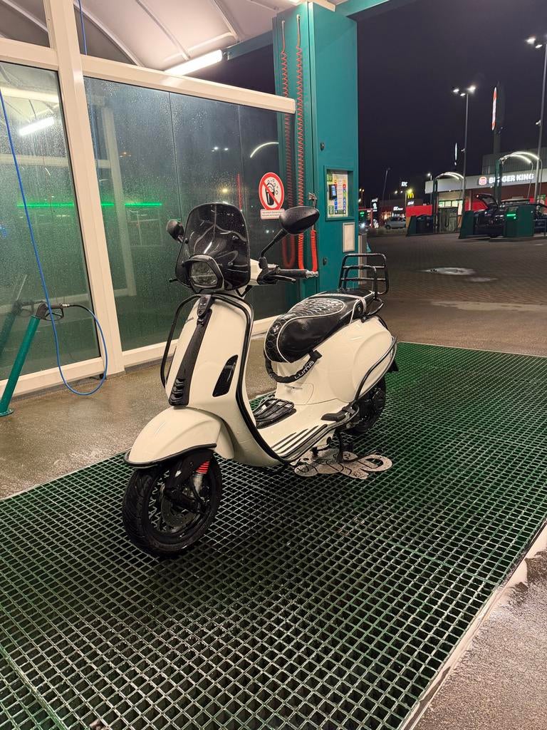 Vespa Sprint 50cc 4T 2021 - Rode Malossi ECU, Fietsen en Brommers, Scooters | Piaggio, Zo goed als nieuw, Overige modellen, Maximaal 45 km/u