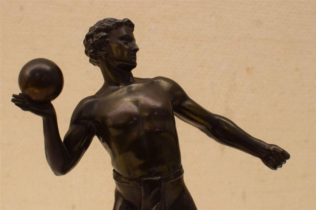 Bronzen beeldje van een kogelstoten 48168, Ophalen of Verzenden, Gebruikt, Mens