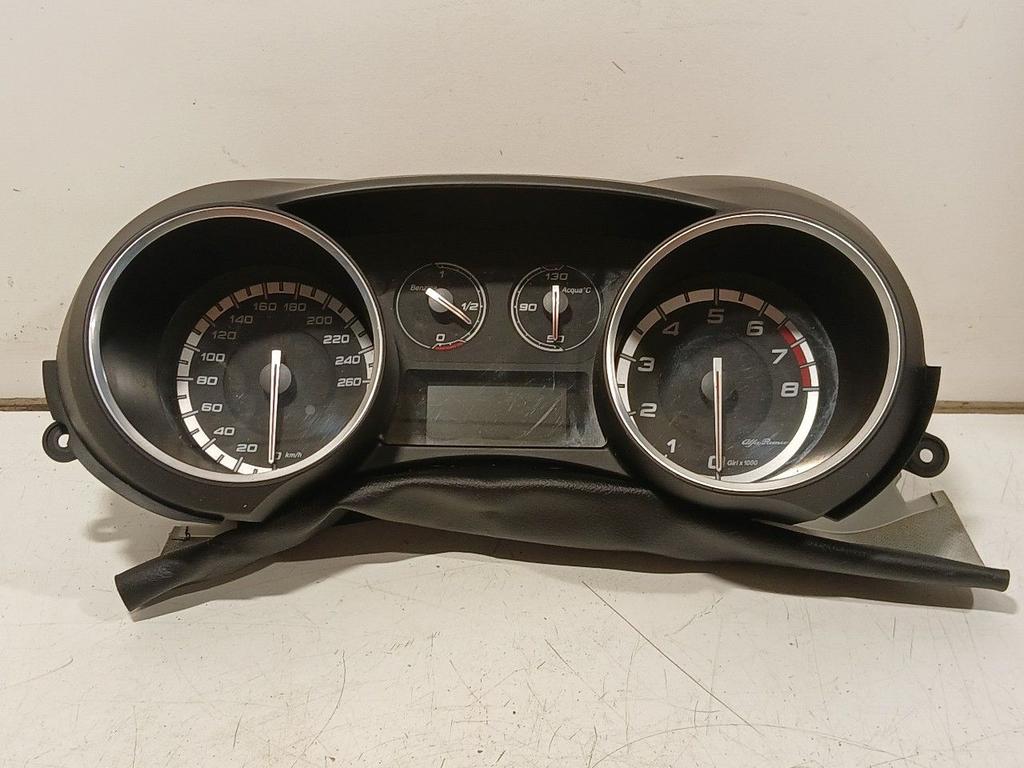 Cockpit Alfa Romeo Giulietta, Onderdelen@venauto.nl, Van der Ven Autorecycling B.V., Gebruikt, Ettenseweg 76, 4706 PB Roosendaal, The Netherlands