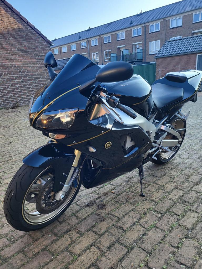 Yamaha YZF-R1, Particulier
