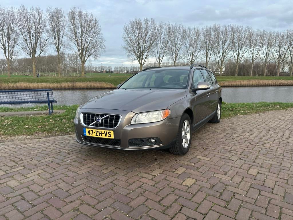 Volvo V70 2.0 2008 (APK December 2026) facturen laatste foto, Auto's, Voorwielaandrijving, 145 pk, 1487 kg, Zwart