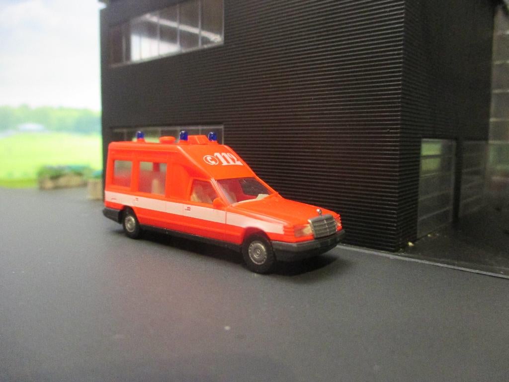 1985-'89 Mercedes Benz Miesen 124L Bonna Brandweer Ambulance, Ophalen of Verzenden, Nieuw, Auto, Herpa