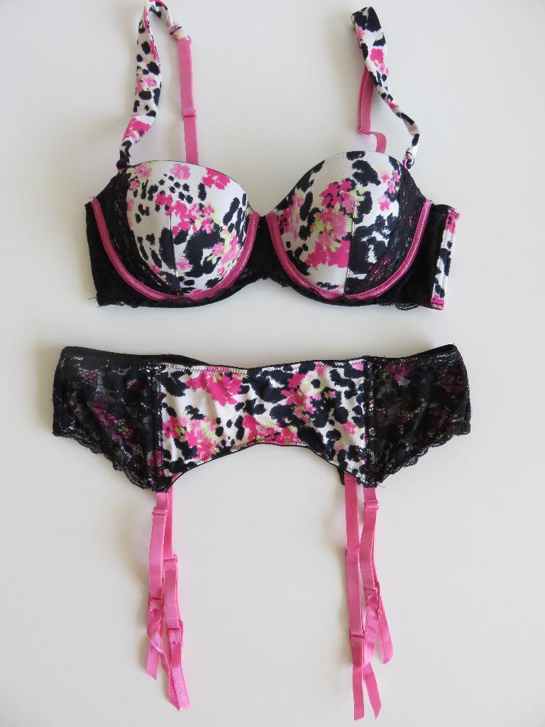 Hunkemoller BH en jarretel dalmatier print maat 75B M, Kleding | Dames, Hunkemöller, Verzenden, Zwart, Setje