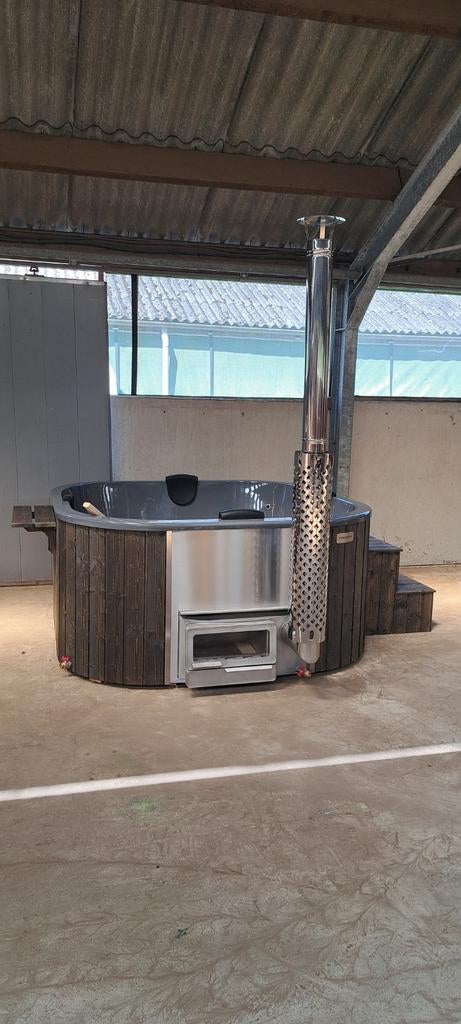 Hot tub/spa met houtkachel, 12 jets, LED lamp en isolatie, Ophalen, Trap, Nieuw, Wellnessandgarden
