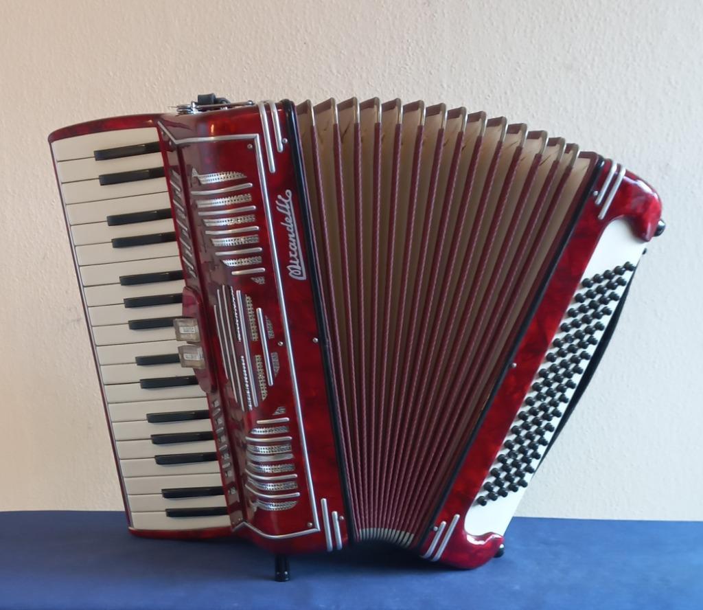 Mirandelli 2 korig 80 bas, Muziek en Instrumenten, Accordeons, Gebruikt, 80-bas, Met koffer, Ophalen