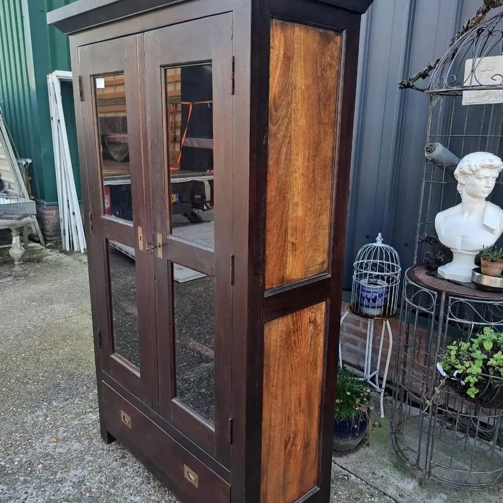 Koloniale vitrinekast, buffetkast afm. 120x53cm en 196cm hoo, Huis en Inrichting, Ophalen of Verzenden, Zo goed als nieuw, 25 tot 50 cm