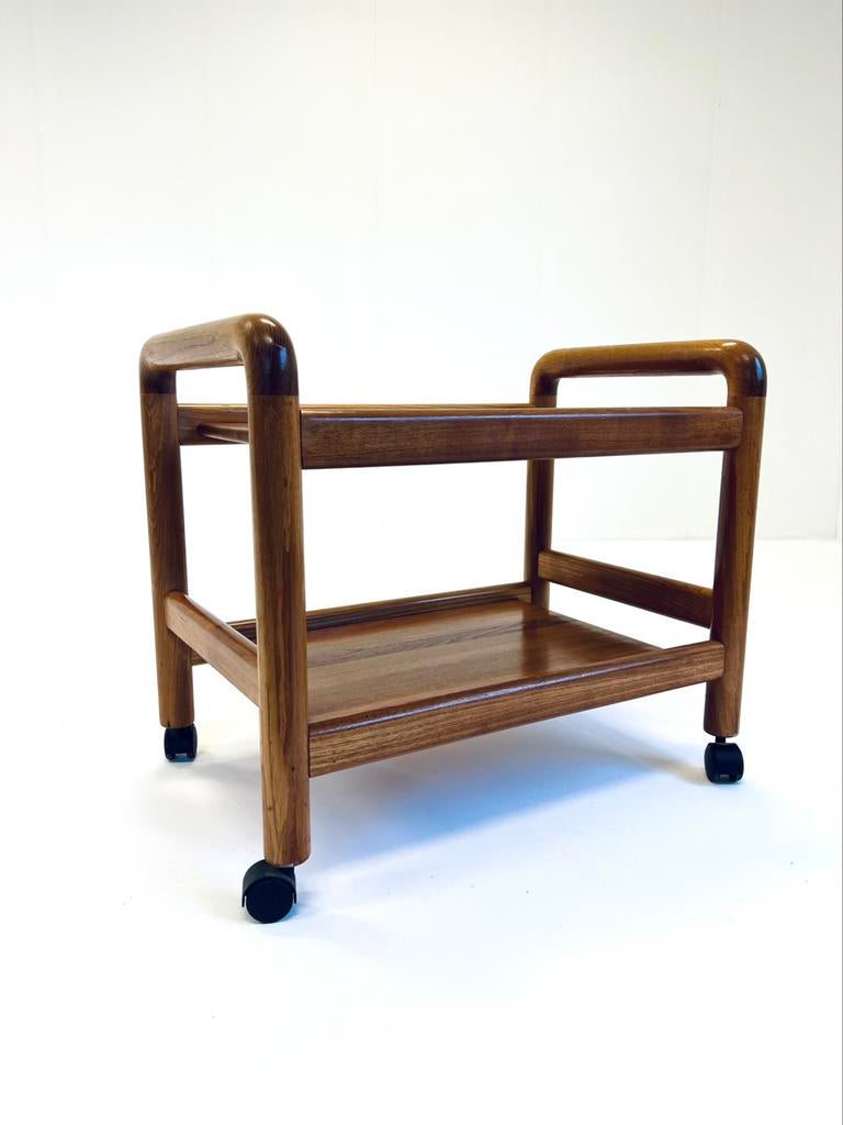Vintage Deense teakhouten trolley ‘70, Verzenden, 55 tot 75 cm, Zo goed als nieuw, Vintage retro buisframe design rotan webbing papercord