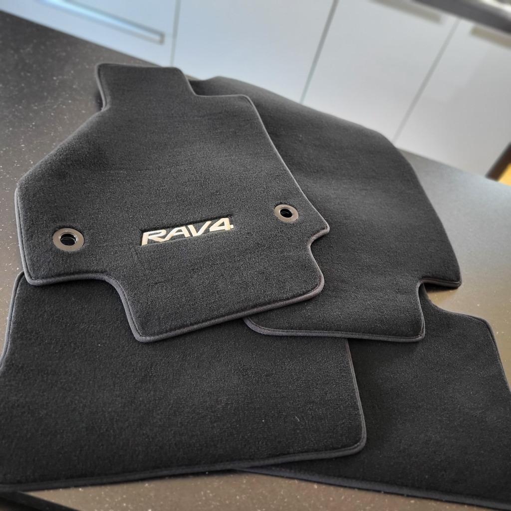 Toyota RAV4 Velours matten origineel moet weg!, EU, EU, Nieuw, Ophalen of Verzenden