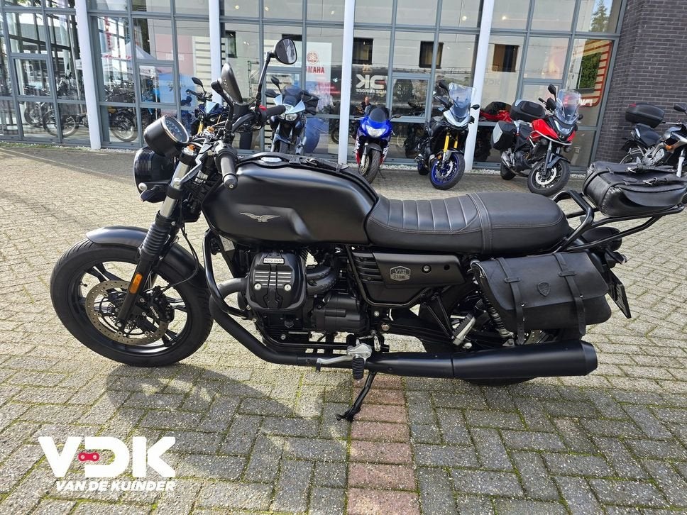 MOTO GUZZI V 7 STONE (bj 2019) 5.310 km, 2 cilinders, 744 cc, Motorrijbewijs A, Bedrijf
