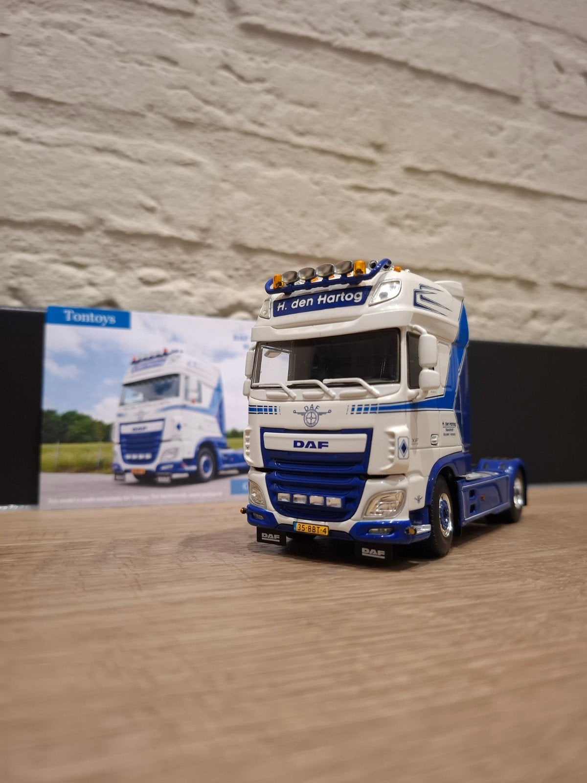 WSI H. den Hartog DAF XF 4x2 modeltruck, Ophalen of Verzenden, Zo goed als nieuw, 1:50 of kleiner, Truck