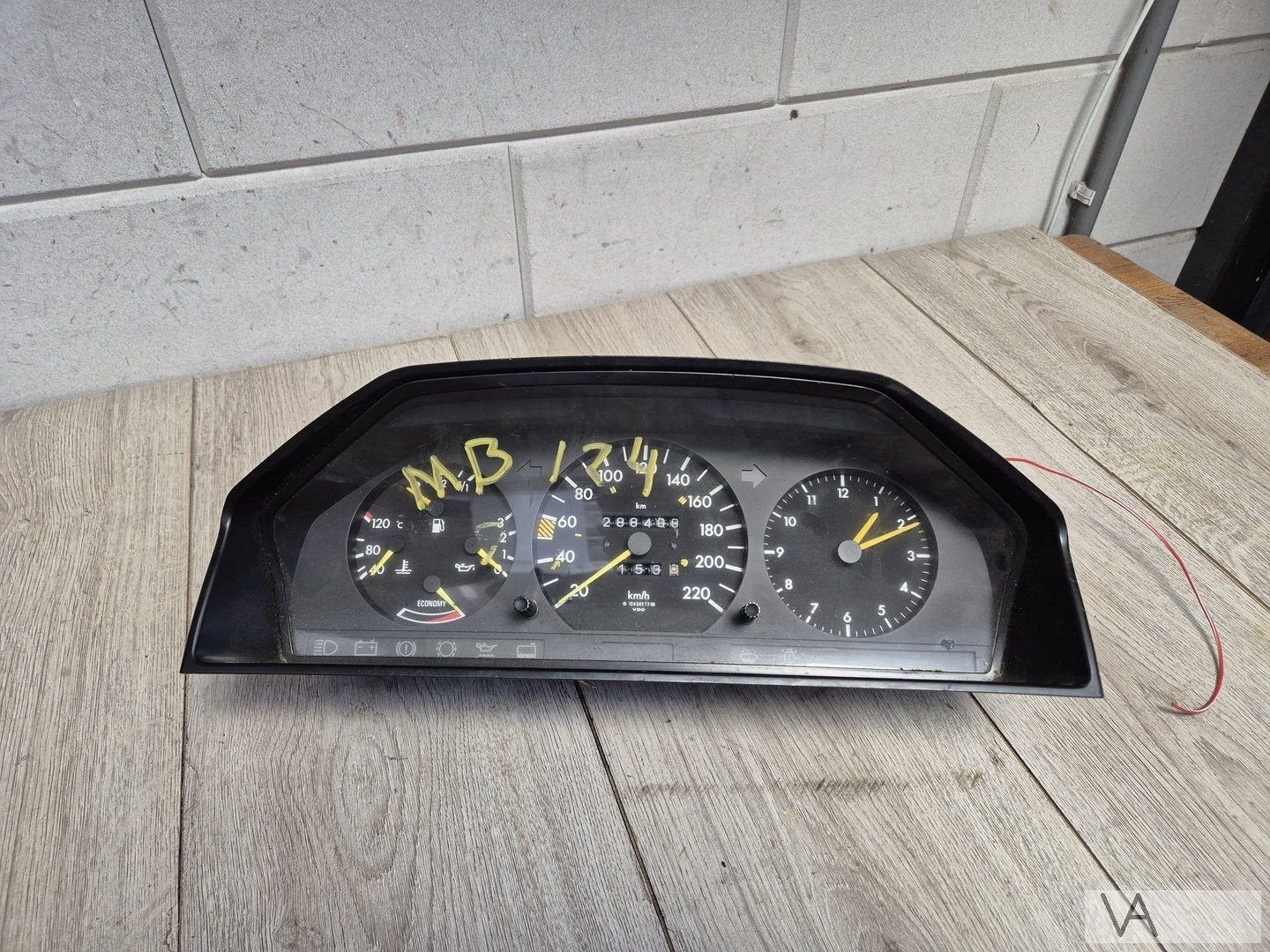 Mercedes E W124 1984 - 1993 cockpit tellerklok 1245427206, Gebruikt, -, Ophalen of Verzenden, -