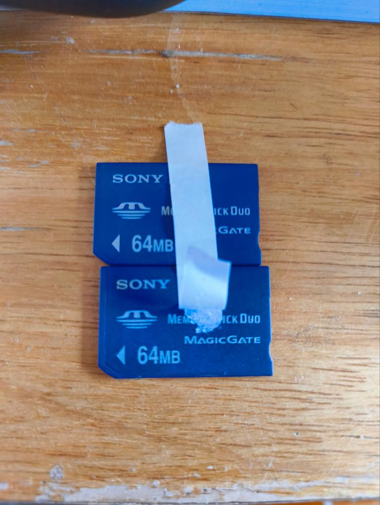 2x Sony Memory Stick Duo MagicGate 64 MB, Audio, Tv en Foto, Fotografie | Geheugenkaarten, Memory stick, Zo goed als nieuw, Fotocamera