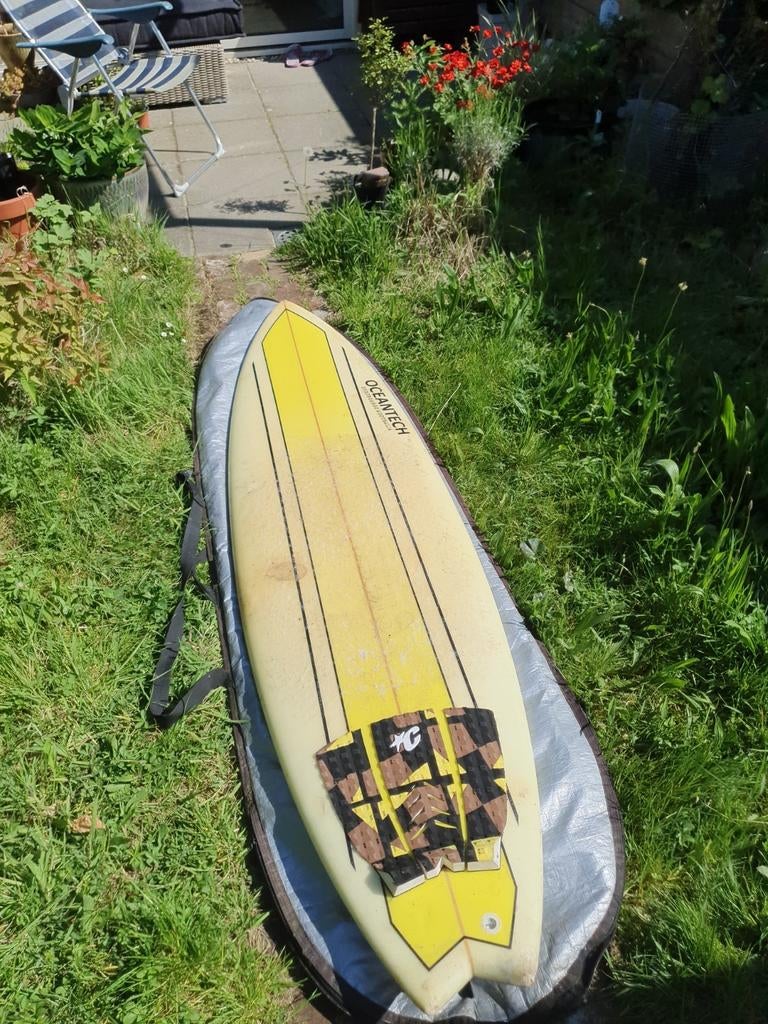 Surfboard 6'10 fish tail thruster. Incl. Board bag., Ophalen, Zo goed als nieuw