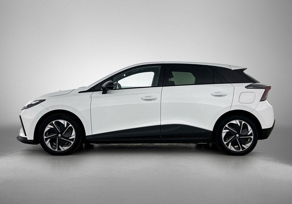 MG 4 Long Range Luxury 64 kWh | 1e-EIG. | WLTP 435 KM | Navi, Auto's, MG, 12 maanden, Gebruikt, Zwart, Origineel Nederlands