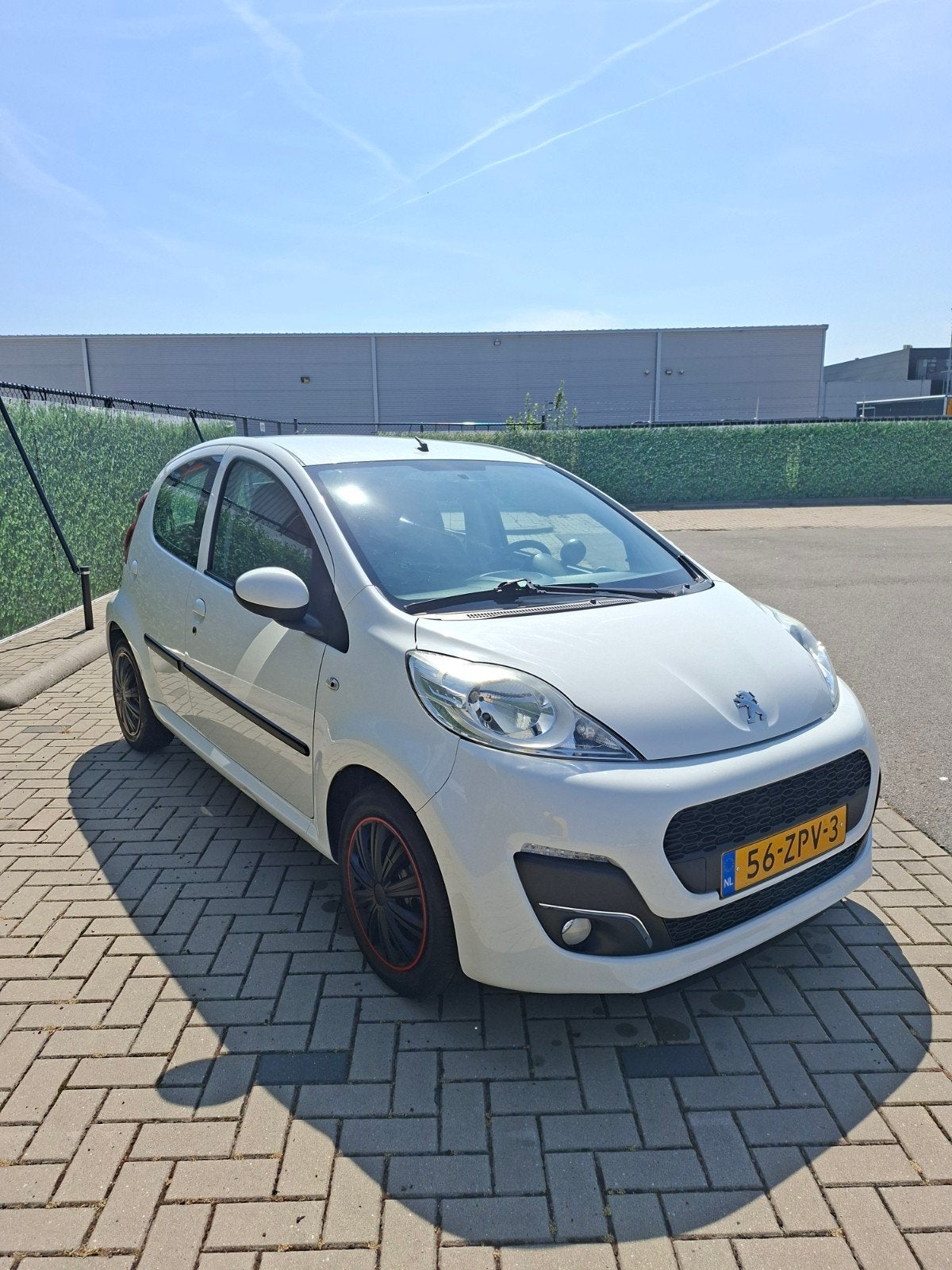 Peugeot 107 1.0 12V 5DR 2013 Wit, Voorwielaandrijving, 4 stoelen, Origineel Nederlands, Handgeschakeld