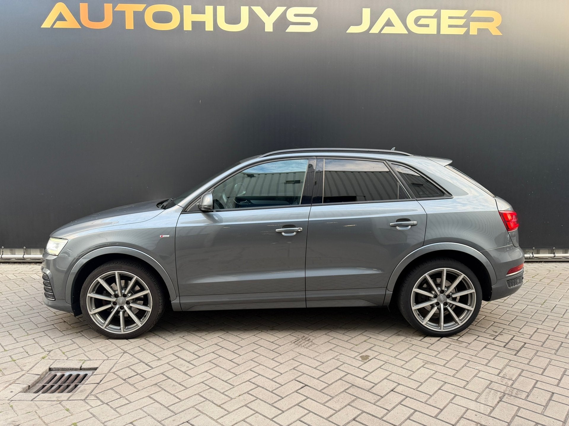 Audi Q3 2.0 TFSI quattro Sport Pro Line S - Pano Carplay Key, Automaat, Gebruikt, 4 cilinders, Traction-control