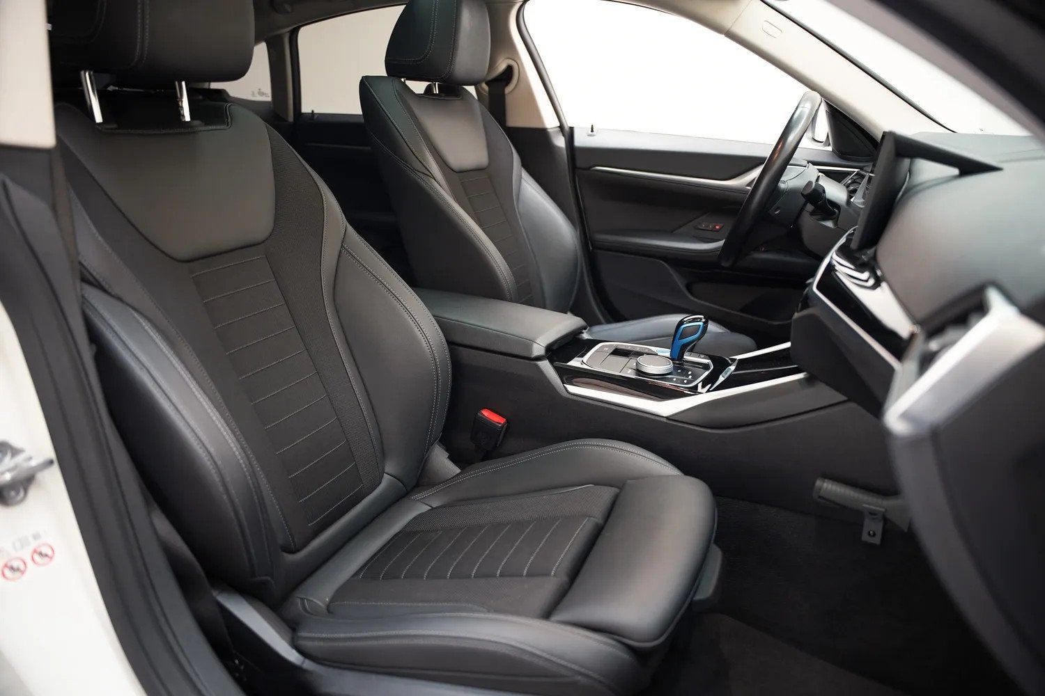 Foto 46 van BMW i4 eDrive40 84 kWh [ Schuifdak Sportstoelen Stoelverwarm