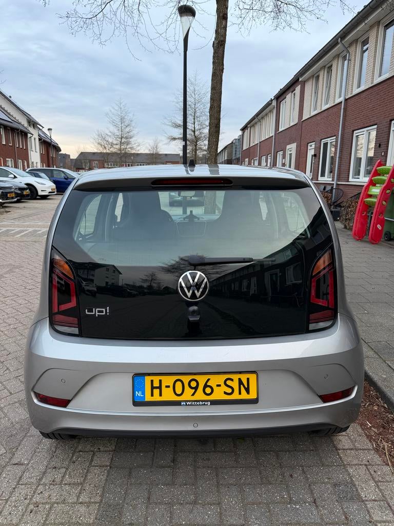 Volkswagen up! 1.0 60PK 4D BMT 2020 Grijs, Auto's, Voorwielaandrijving, 4 stoelen, Origineel Nederlands, Handgeschakeld