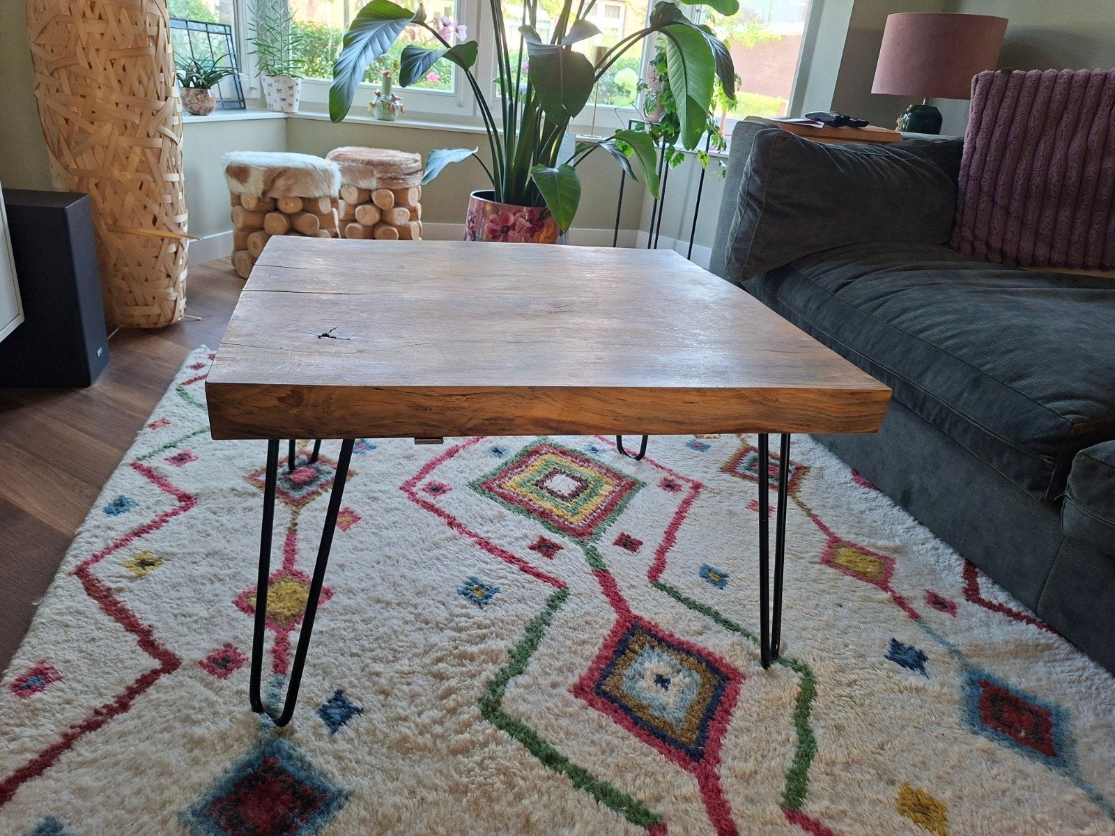 Salontafel van massief hout met hairpin poten, Huis en Inrichting, Tafels | Salontafels, Gebruikt, 50 tot 100 cm, Vierkant, Industrieel, Modern