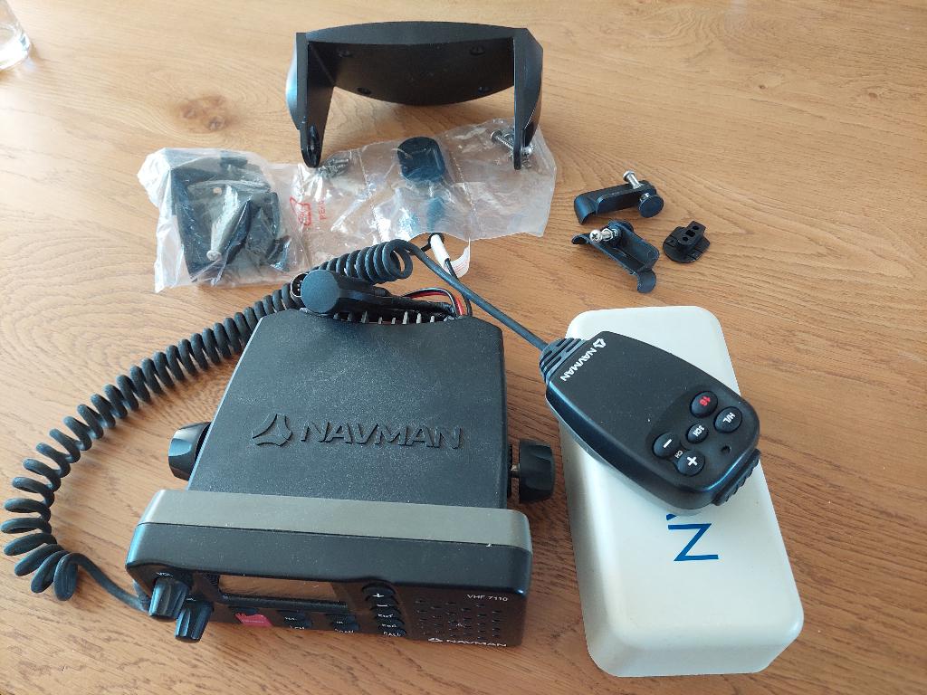 Nette Navman 7110 marifoon; microfoonkabel is heel!, Ophalen of Verzenden, Zo goed als nieuw, Communicatie