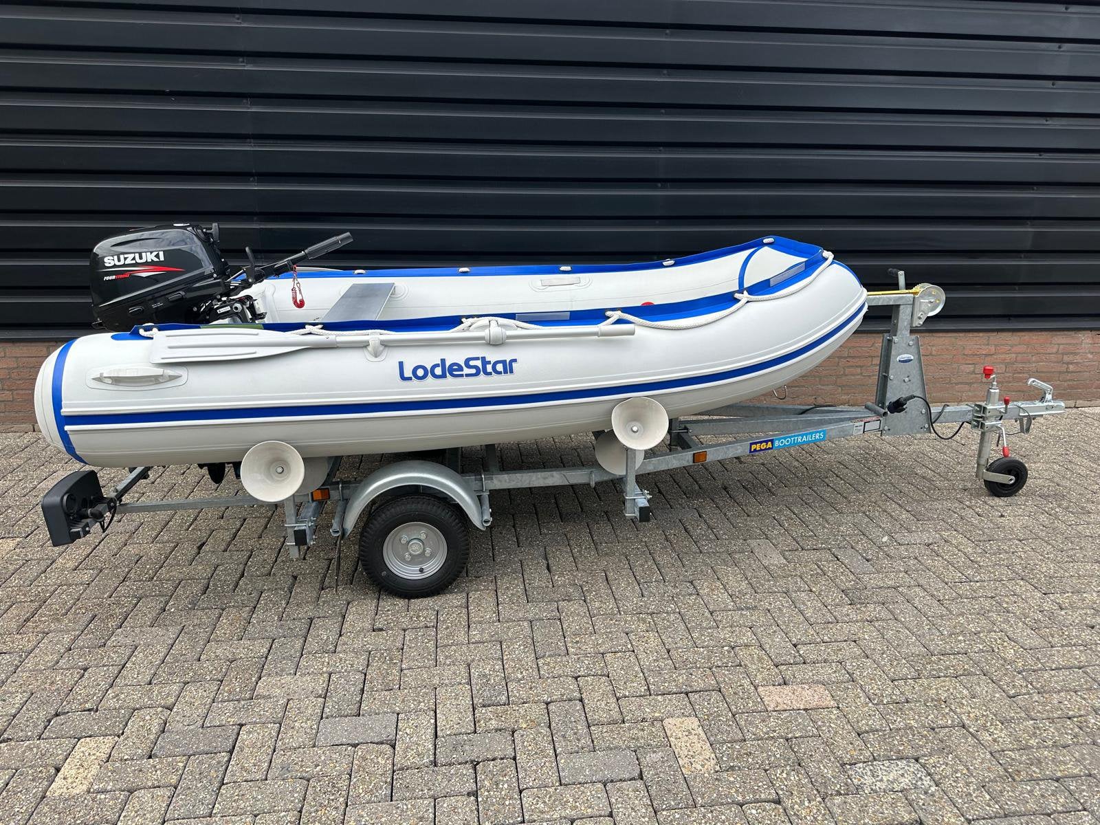 Lodestar NSA 300, Suzuki motor 15pk en Pega comfort trailer, Ophalen, Zo goed als nieuw, Airdeck, Lodestar