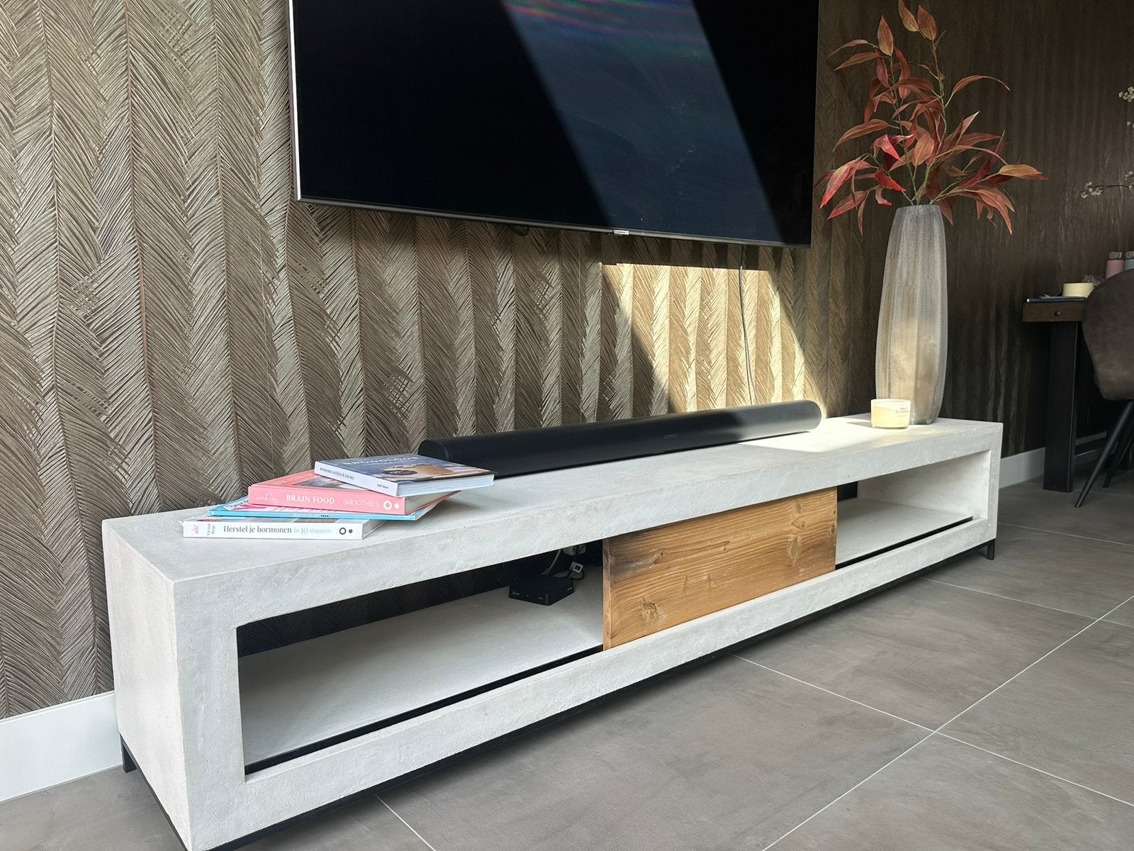 Tv meubel met houten schuifdeurtje, Ophalen, Overige materialen, 200 cm of meer, Minder dan 100 cm