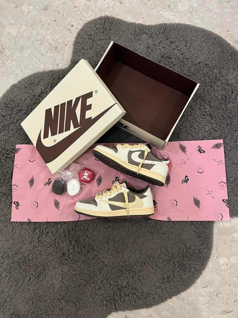 Nike Travis Scott Air Jordan 1 Low OG Reverse Mocha 41/43, Kleding | Heren, Schoenen, Nieuw, Sneakers of Gympen, Overige kleuren