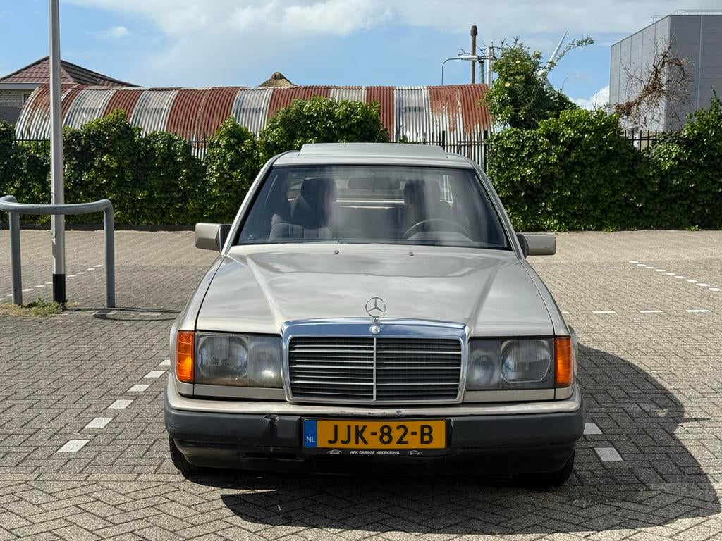 Mercedes-Benz 230E AUT 1986 OLD TIMER W124, Auto's, 1349 kg, 136 pk, Bruin, 4 stoelen