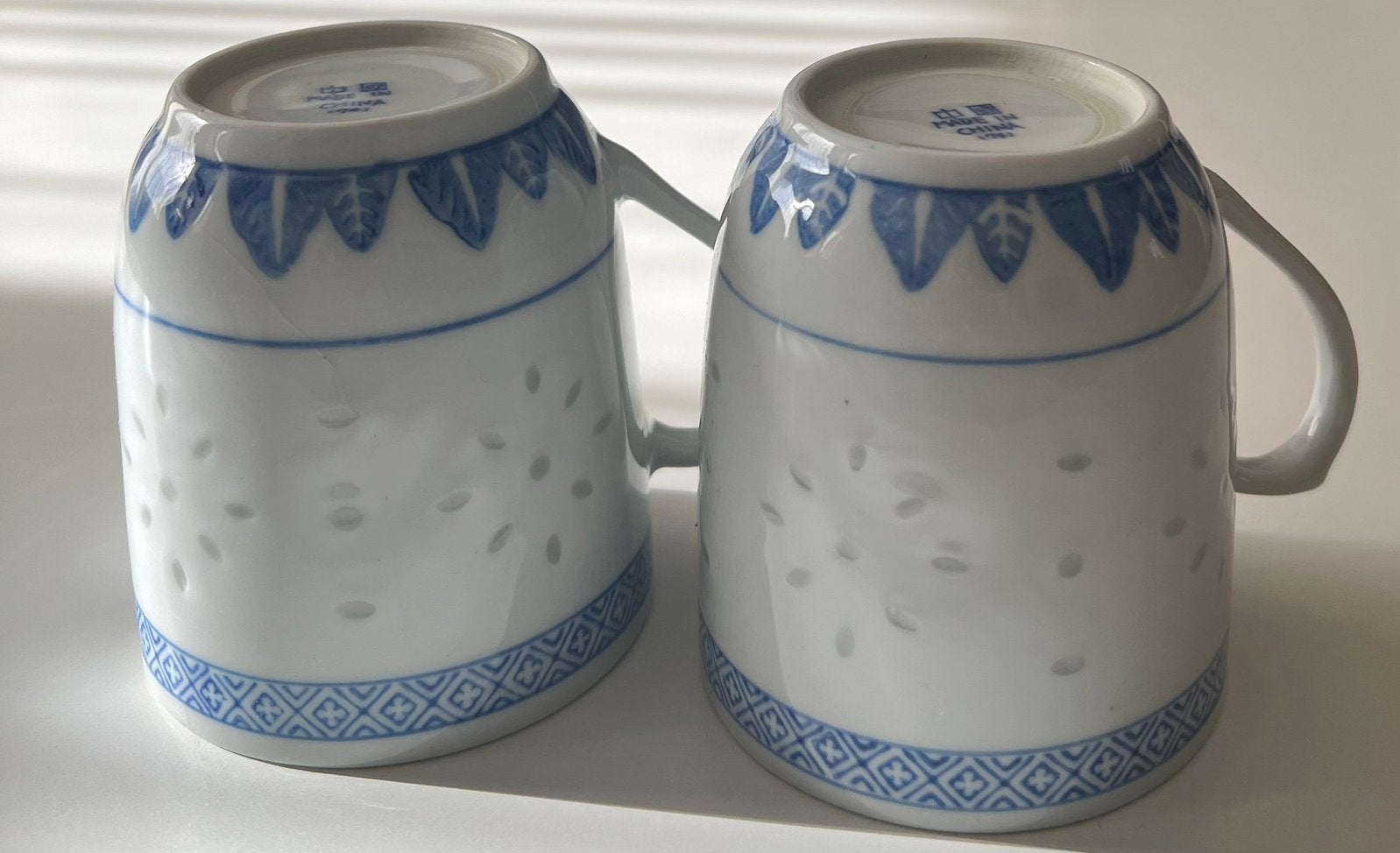 2 Vintage Chinese porseleinen mokken., Ophalen of Verzenden, Aardewerk, Overige stijlen, Bord(en)