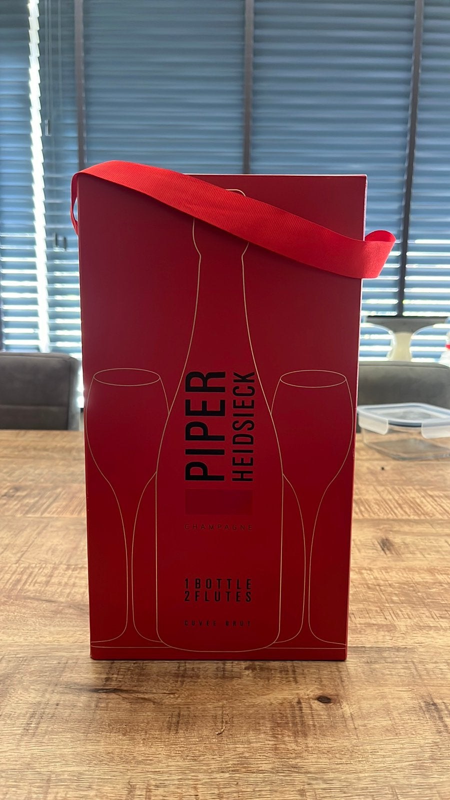 Piper-Heidsieck Cuvée Brut in geschenkdoos + twee flûtes, Verzamelen, Wijnen, Ophalen, Nieuw, Frankrijk, Champagne