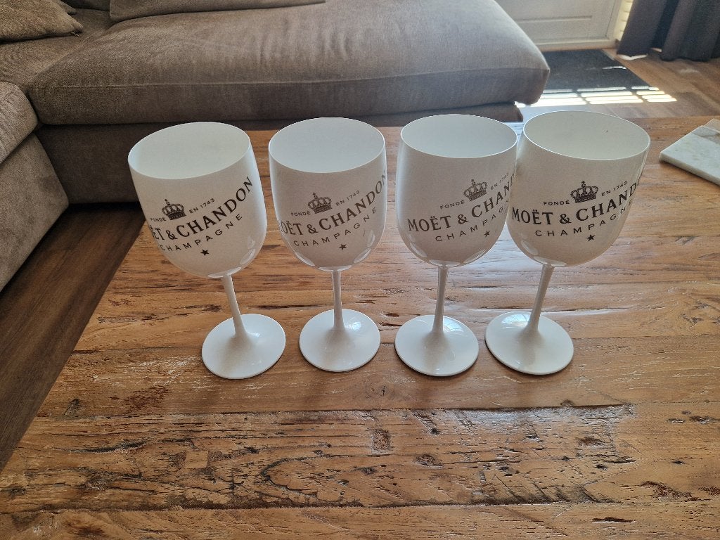 Set van 4 Moët & Chandon champagneglazen – wit, Verzamelen, Ophalen, Zo goed als nieuw, Overige typen