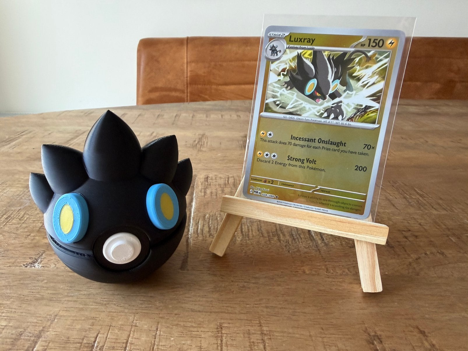 Luxray pokemon kaart + standaard + pokeball, Ophalen of Verzenden, Nieuw, Losse kaart, Foil